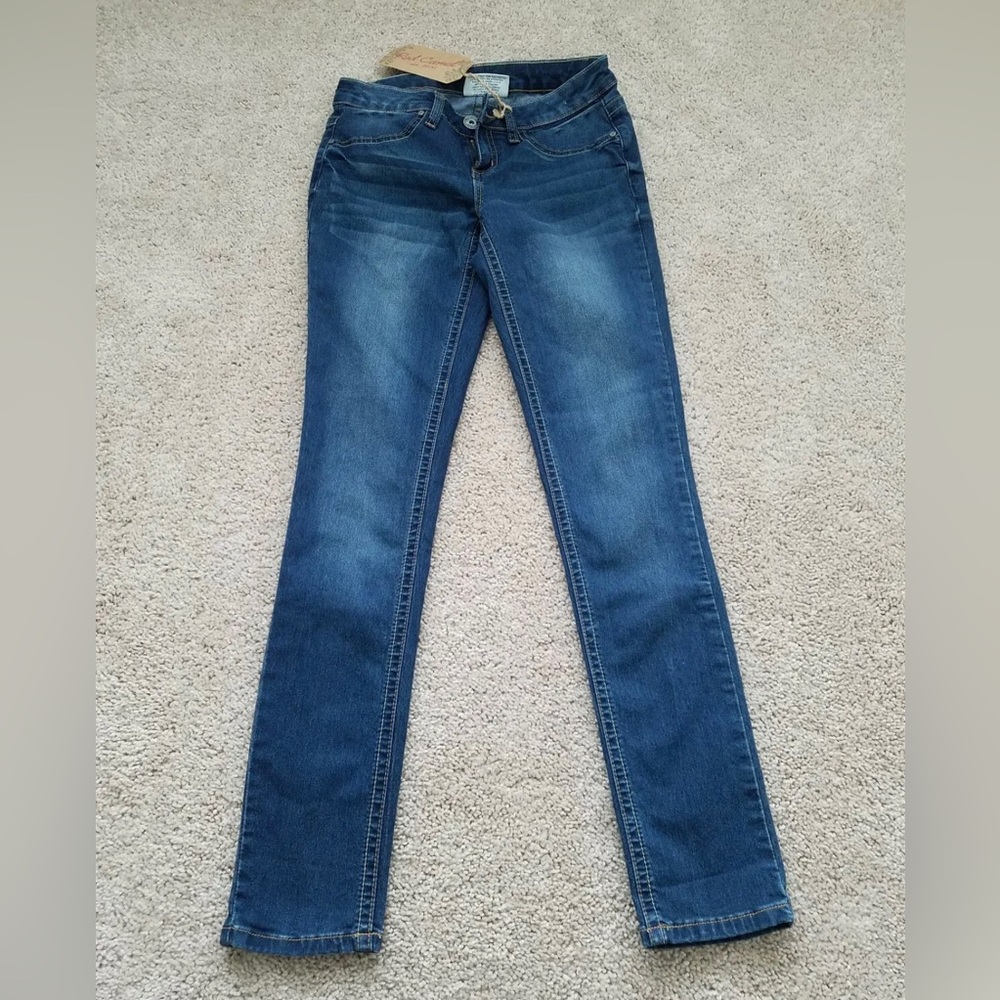 Juniors Red Camel brand dark blue demin skinny leg  jeggins size 3 new